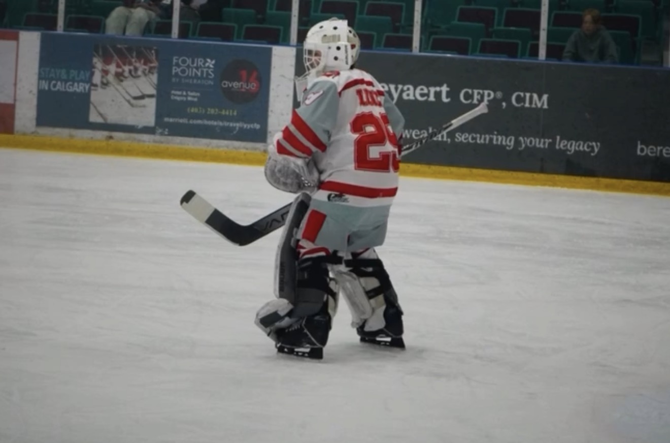 Goaltender tracking play from the crease